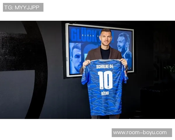 德乙领头羊沙尔克向39岁中锋哲科提出实质性报价巴黎FC同样表现出兴趣